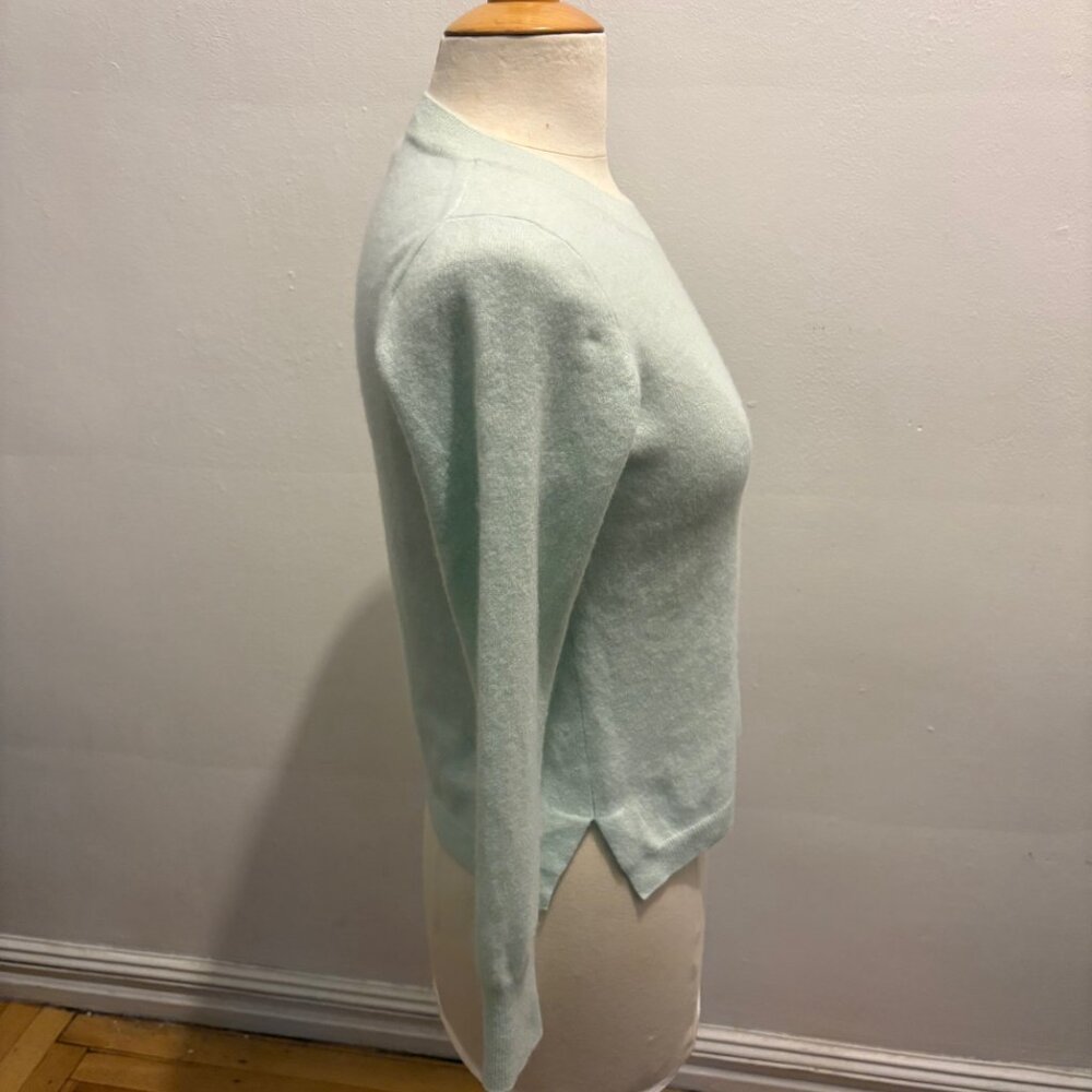 J.Crew 100% cashmere bracelet sleeve crew neck sweater in mint green - Picture 3 of 6